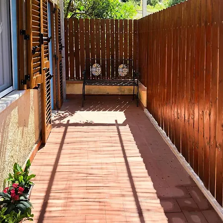 Saraghina - Helloelba Appartement